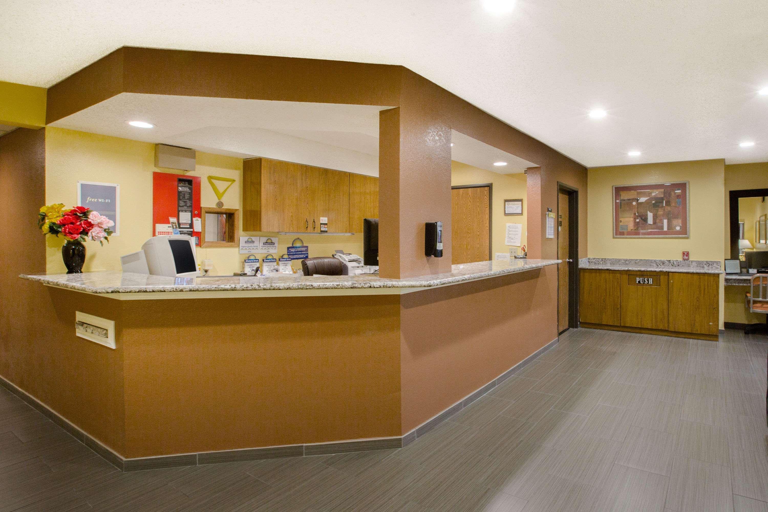 Days Inn By Wyndham Fremont Exteriér fotografie