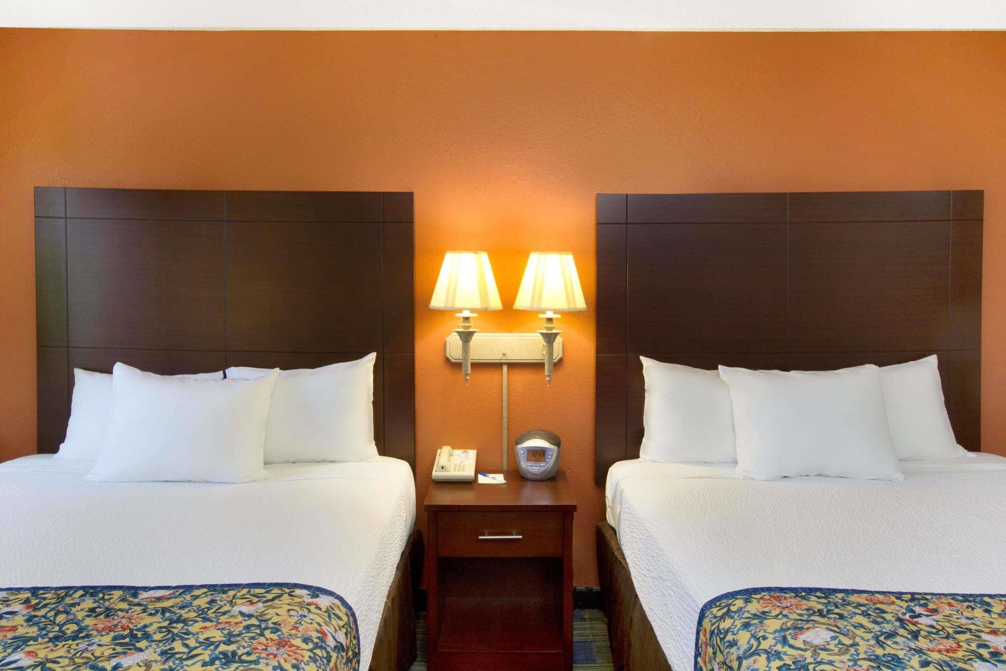 Days Inn By Wyndham Fremont Exteriér fotografie
